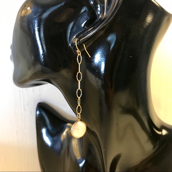 ✨Gorgeous Dancing Pearl Earrings✨ - Picture 7 of 8